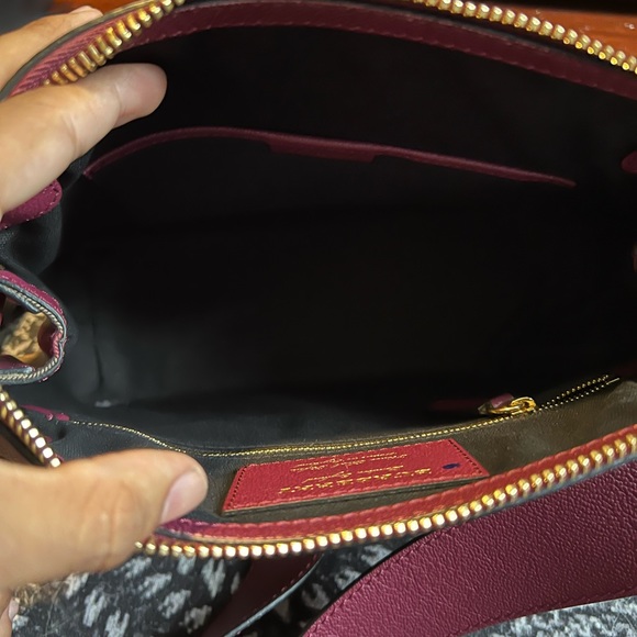 Burberry Helmsley - Picture 5 of 5